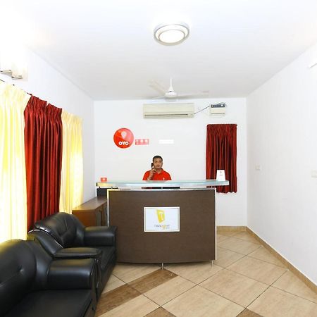 Capital O Twilight Bay Hotel Ченай Екстериор снимка