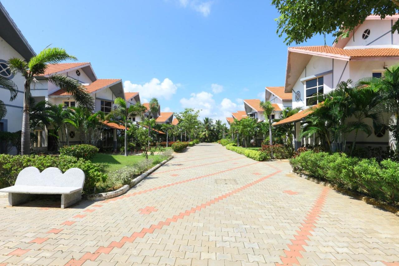 Capital O Twilight Bay Hotel Ченай Екстериор снимка