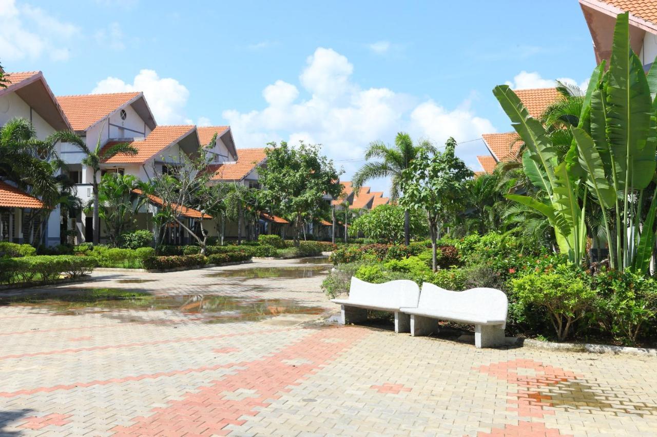 Capital O Twilight Bay Hotel Ченай Екстериор снимка